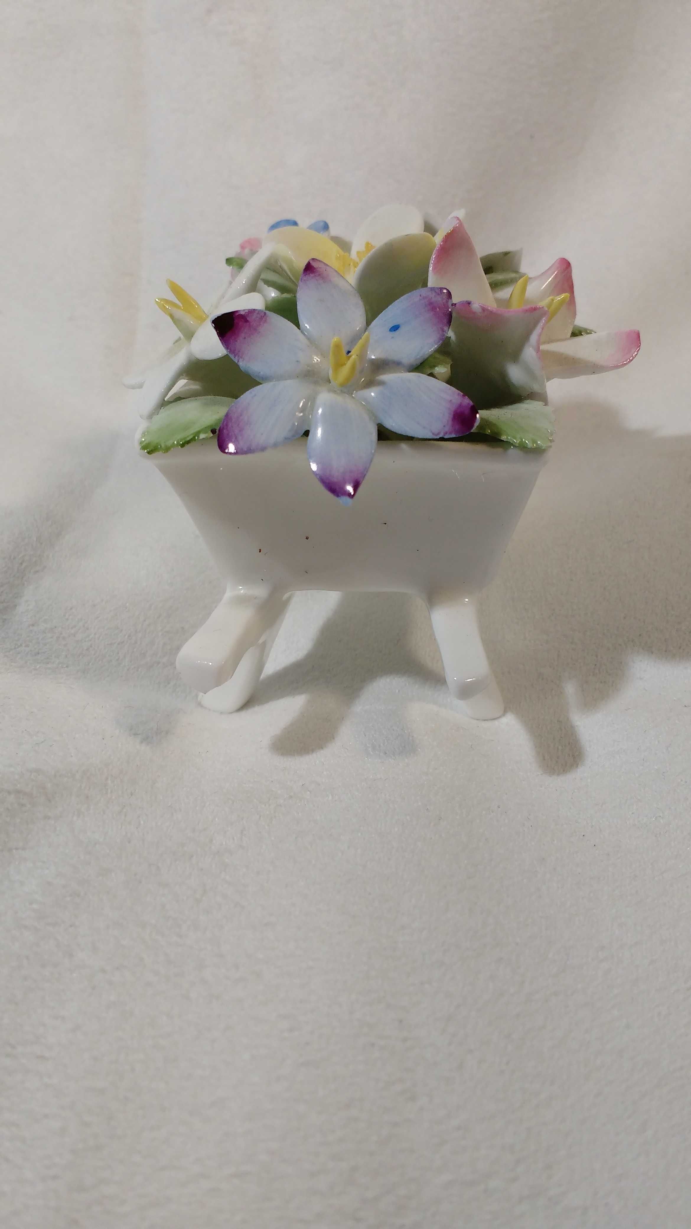 Porcelana Royal Doulton Taczka z kwiatami