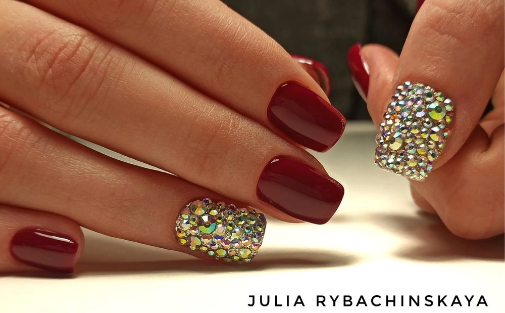 Всі види манікюрних послуг