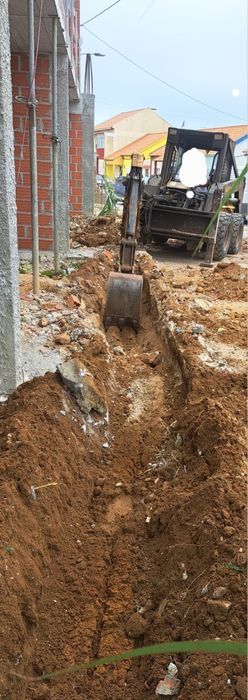 Serviços com Bobcat, MiniGiratoria e com Carrinha