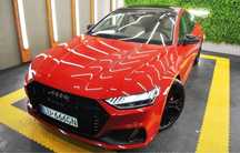 Auto do ślubu Audi A7 C8 w pięknym czerwonym kolorze