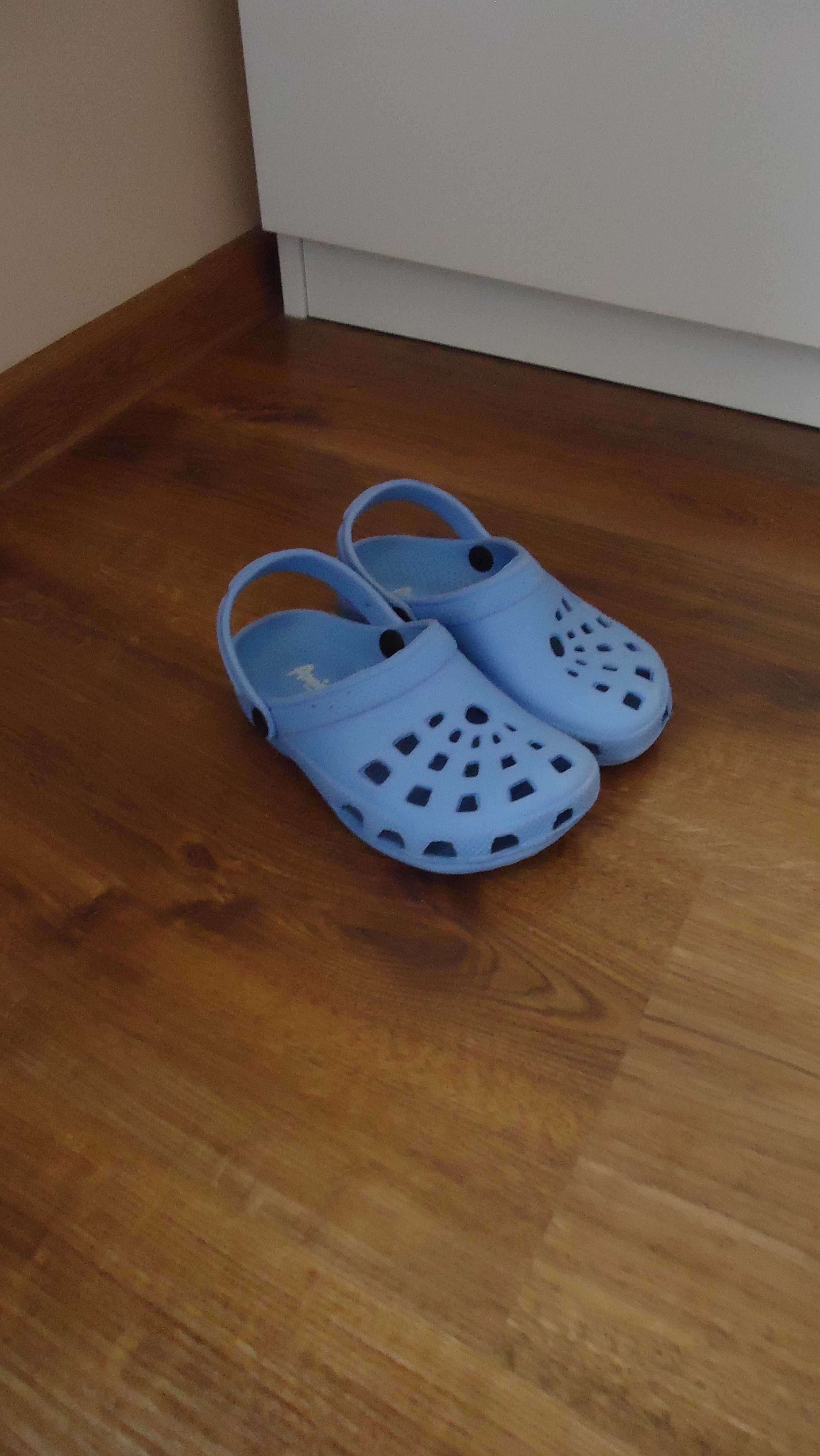 r.28 niebieskie CROCSY American Club klapki typu crocs buty do wody