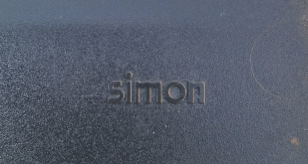 Kolumna gniazd Simon