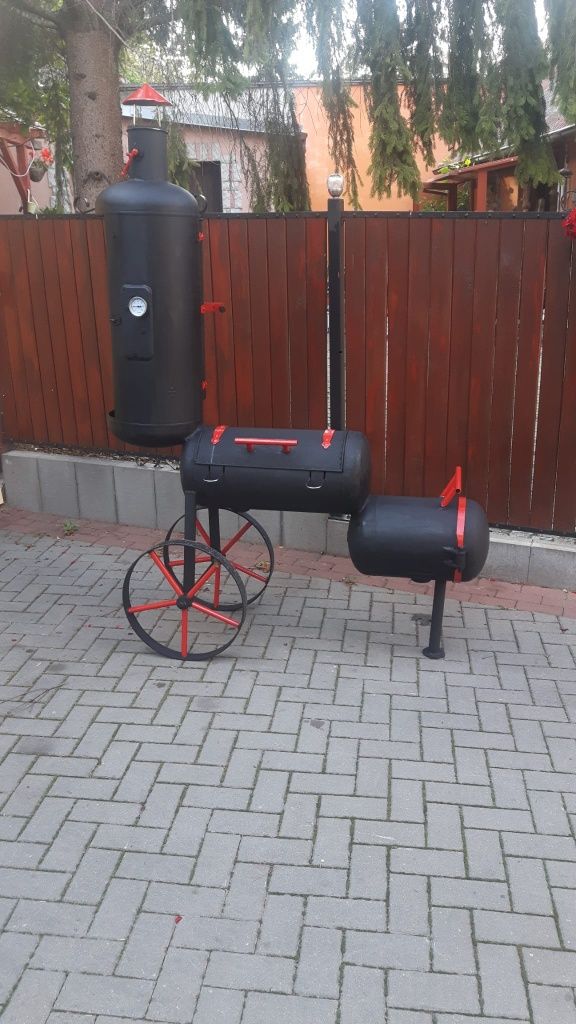 Grill z wędzarnią