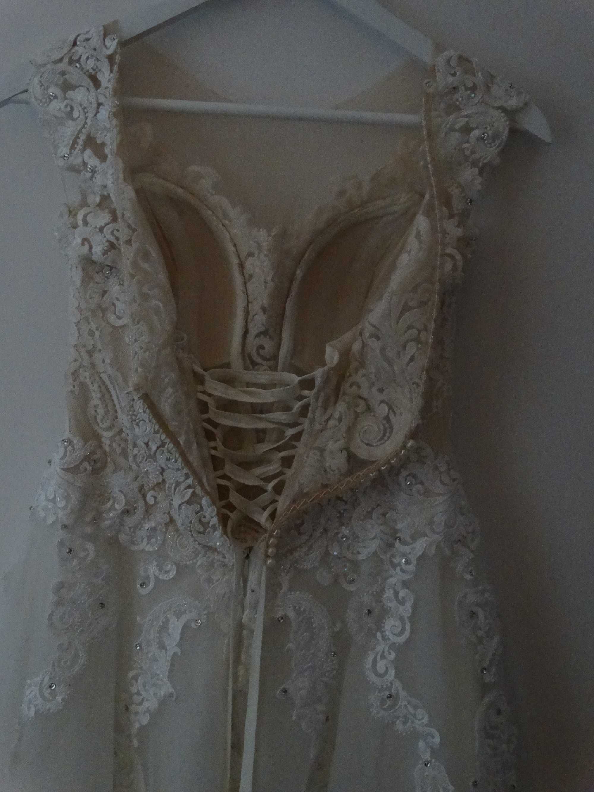 Suknia ślubna kremowa