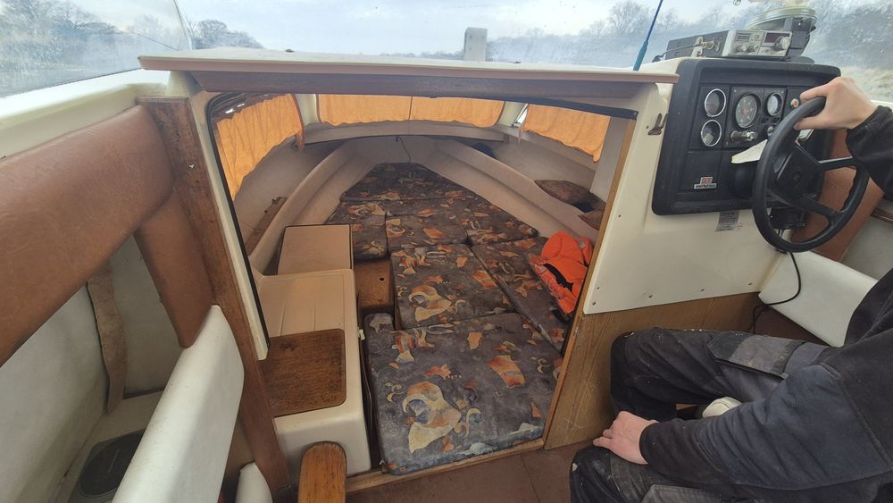 Łódź łódka yacht motorówka cranchi holiday  sypialka przyczepa