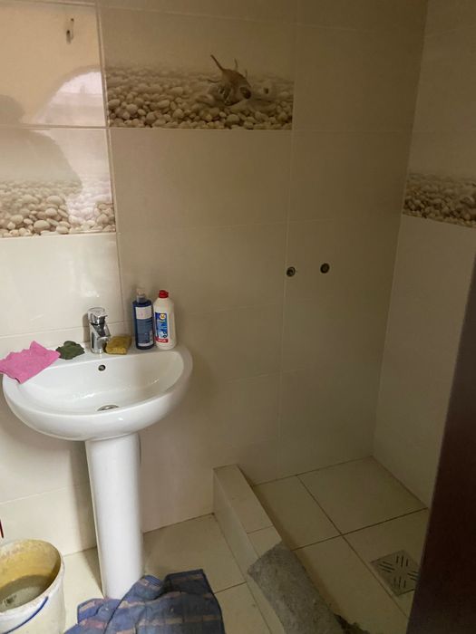 Продам будівлю комерційного призначення.