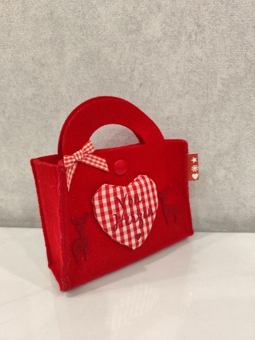 Дитяча сумочка з фетру
Розміри 15*11*4см.
100грн