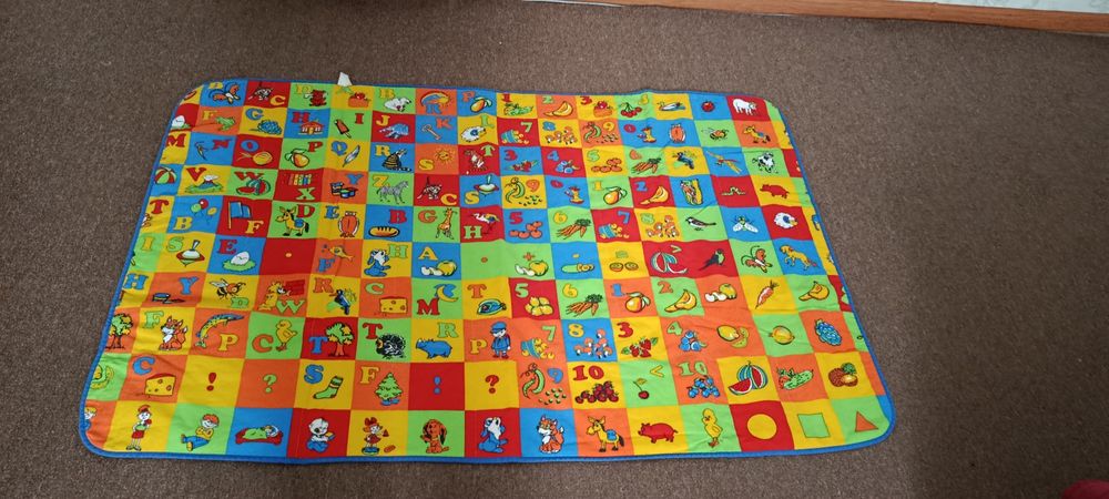 Дитячий розважальний килимок