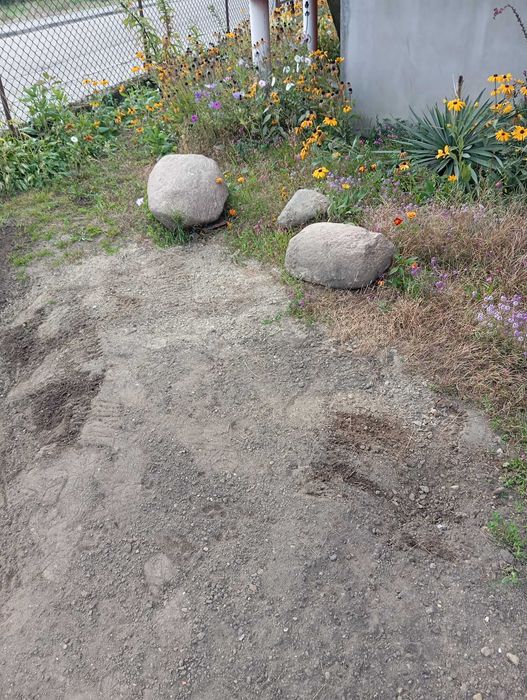 Kamienie i materiały z rozbiórki