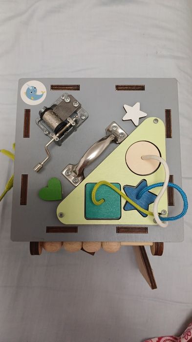 Бізікуб для малечі