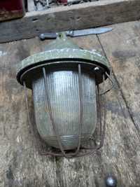 Stara lampa przemysłowa
