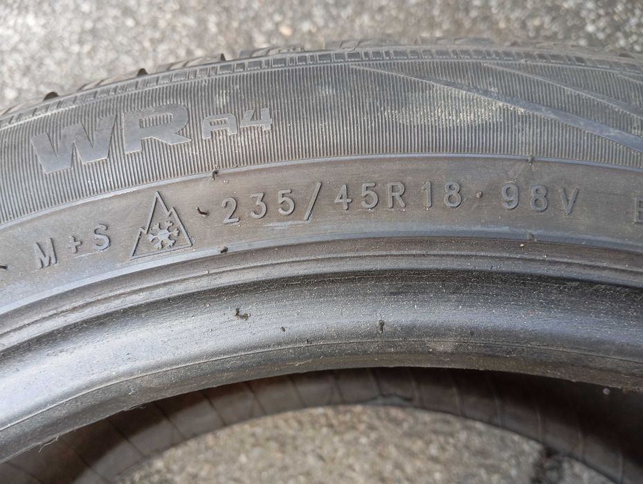 Комплект зимней резины Nokian WR A4 235/45 R18 на допал