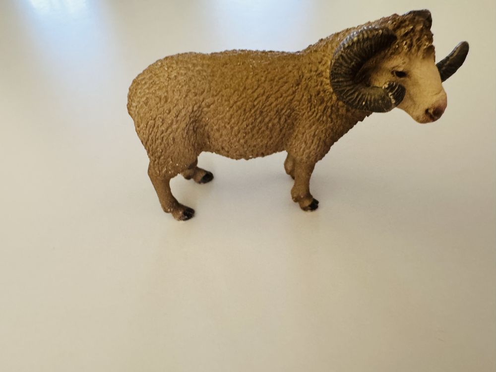 фірмові колекційні фігурки Schleich