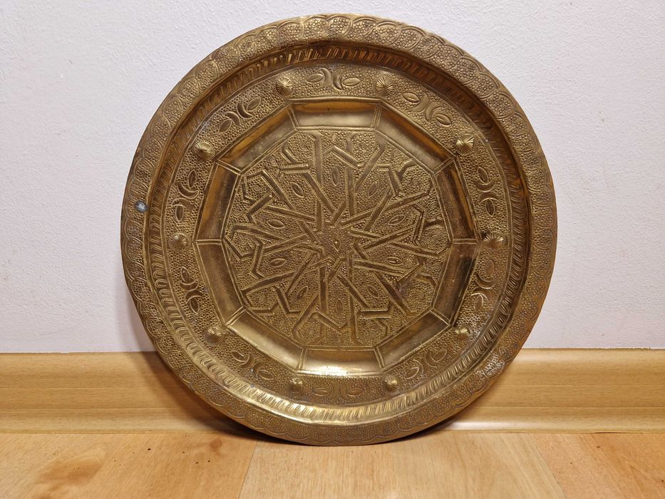 naścienny ozdobny talerz metalowy PRL 30cm sygnatura