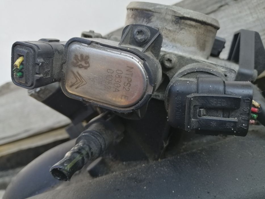 Колектор впускний Citroen Xsara Picasso 1.8 16v