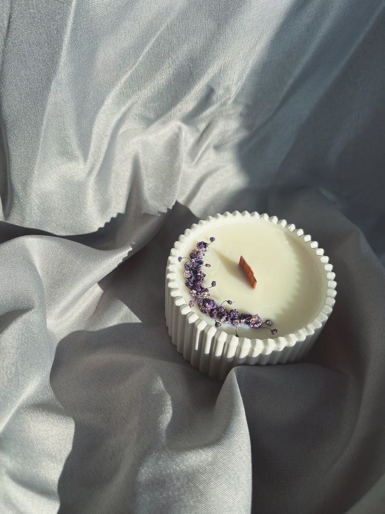 Соєва свічка з квітами ручної роботи