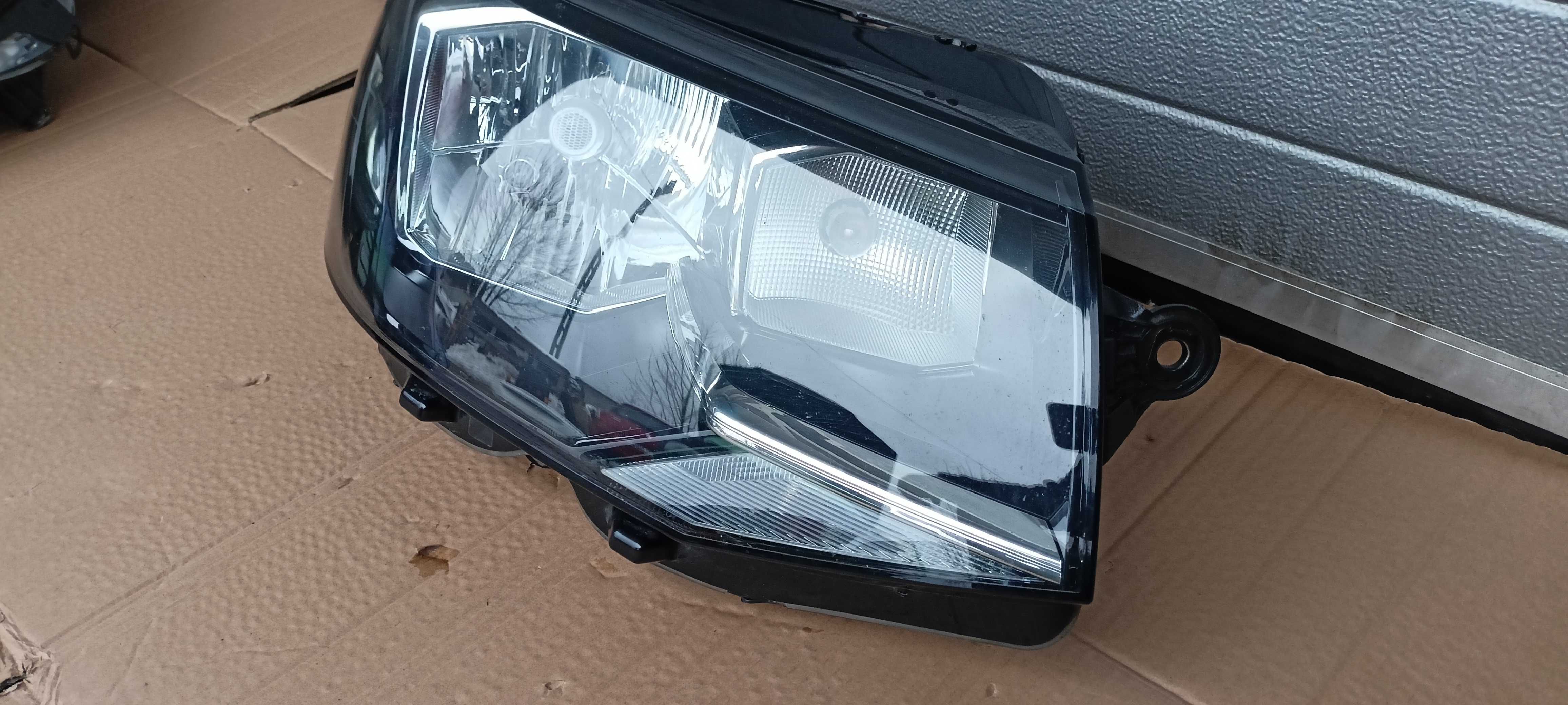 VOLKSWAGEN TRANSPORTER T6  lampa prawa przód 15-19 oryginał ładna.