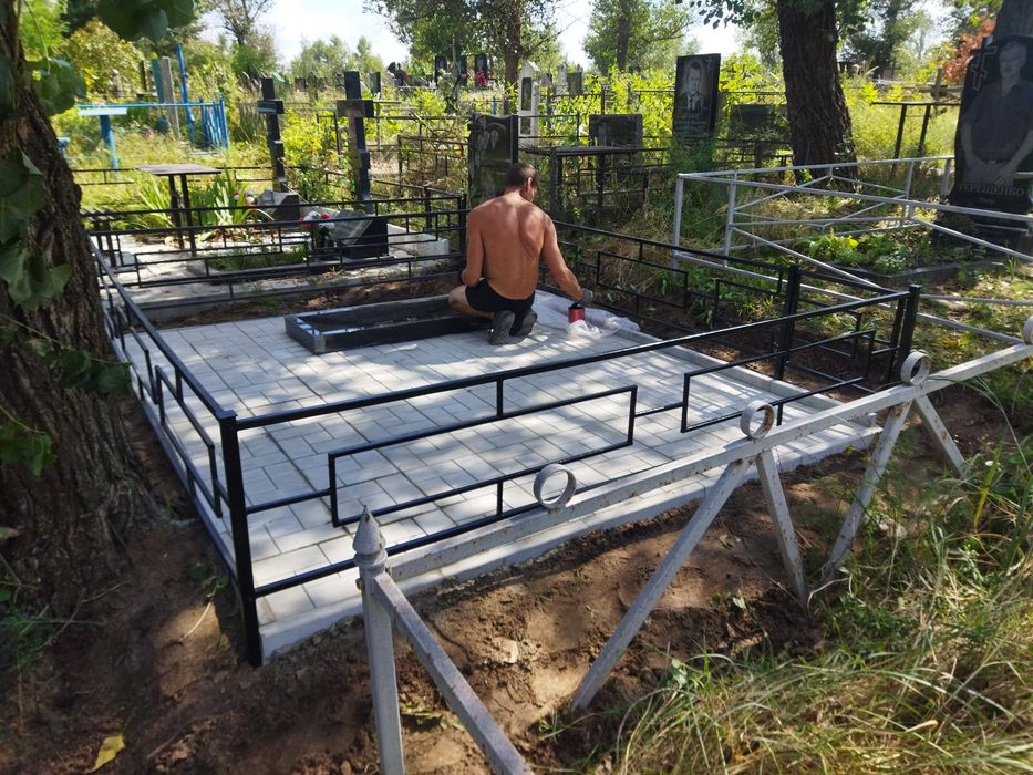 Памятники, благоустройство могил под ключ Днепр