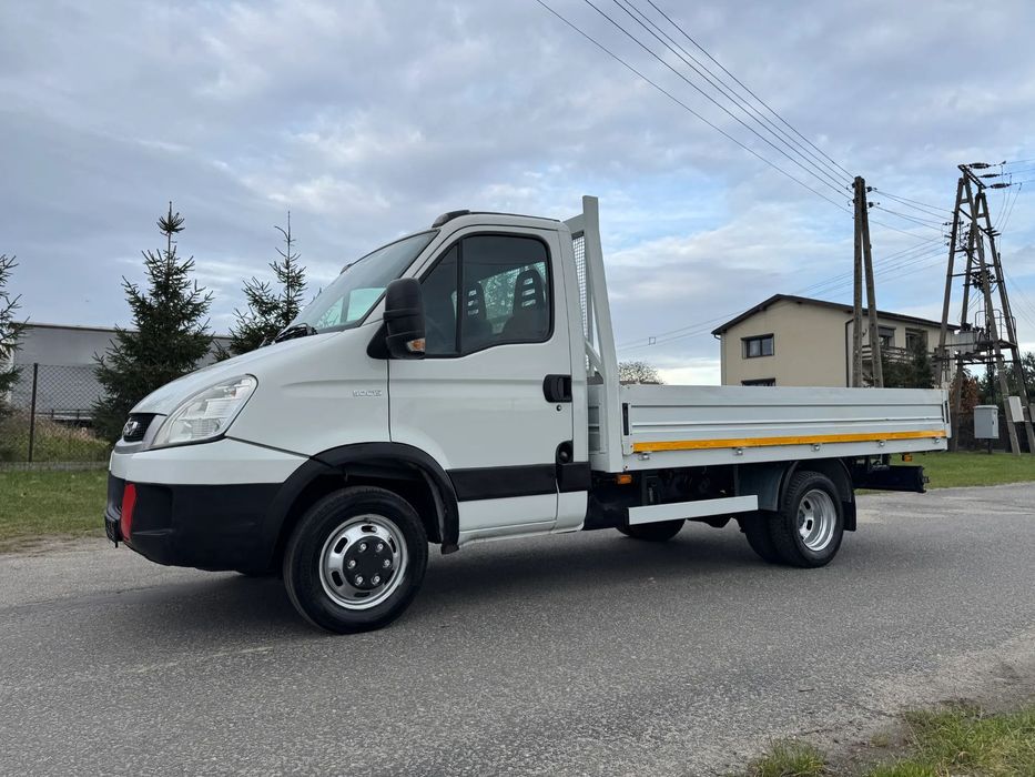 Iveco 50C15 * 3.0 / 150KM * Skrzyniowe * Koła bliźniacze * Rozstaw osi: 3.45m*  Możliwość zmiany zabudowy * Klimatyzacja *