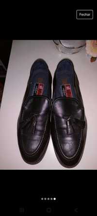 Sapatos em pele da  marca Callaghan