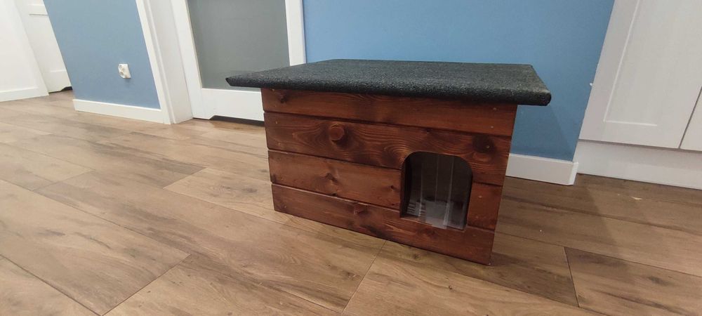 Buda ocieplana dla kota, małego psa