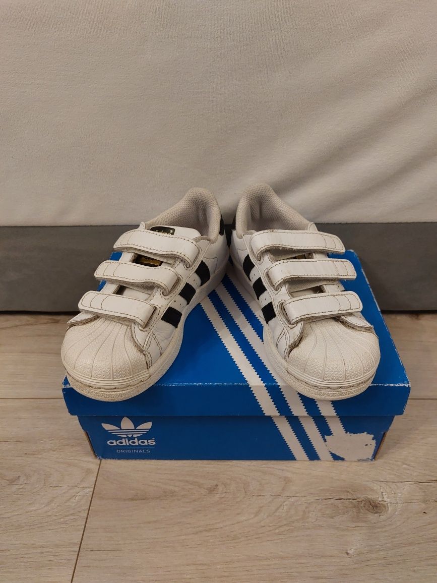 Białe Adidas Superstar rozm. 28, na rzepy