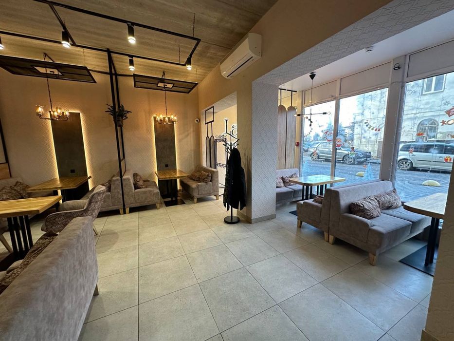 Продаж 2-х закладів в цетрі міста