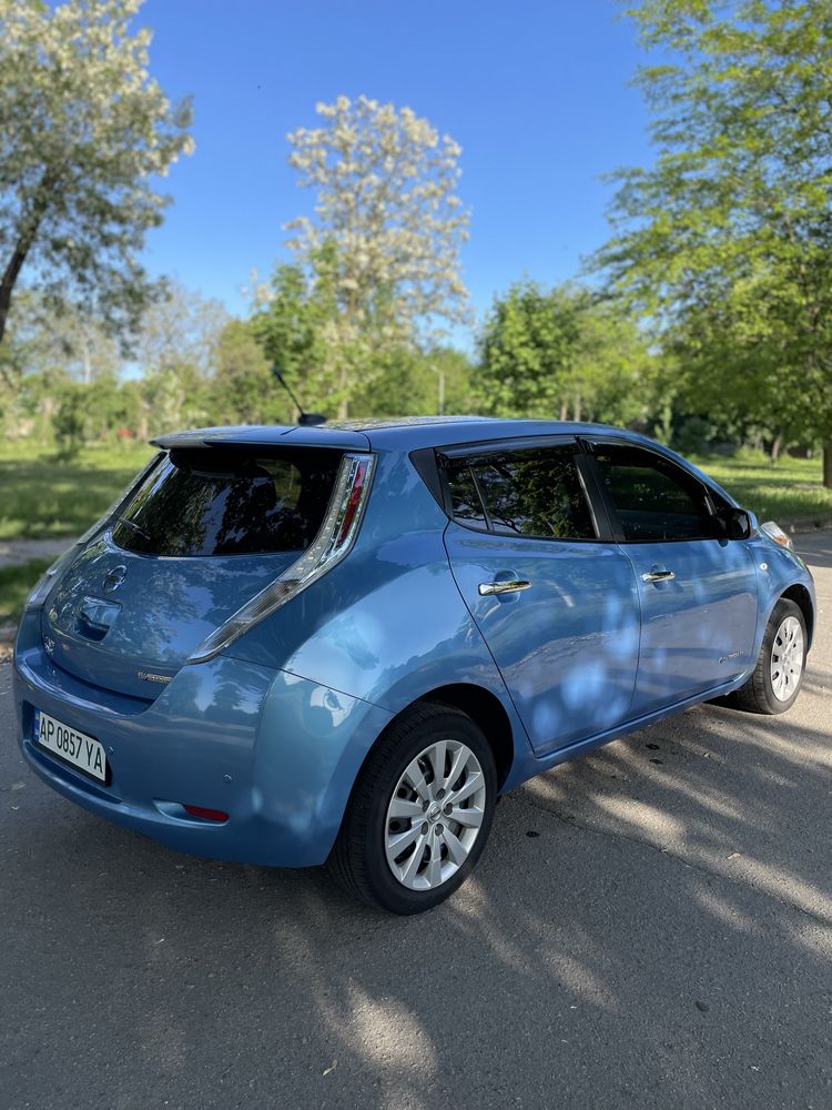 Продам Nissan leaf