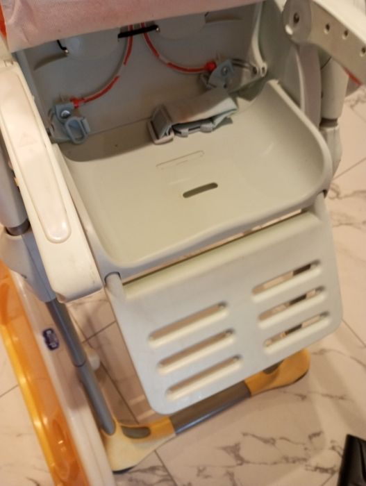 Krzesło do karmienia.