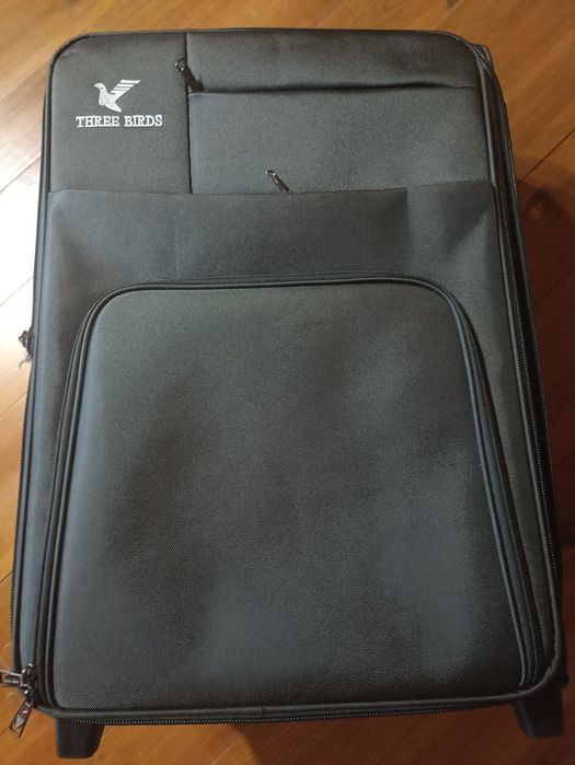 Продам новий чемодан(валіза) на колесах.