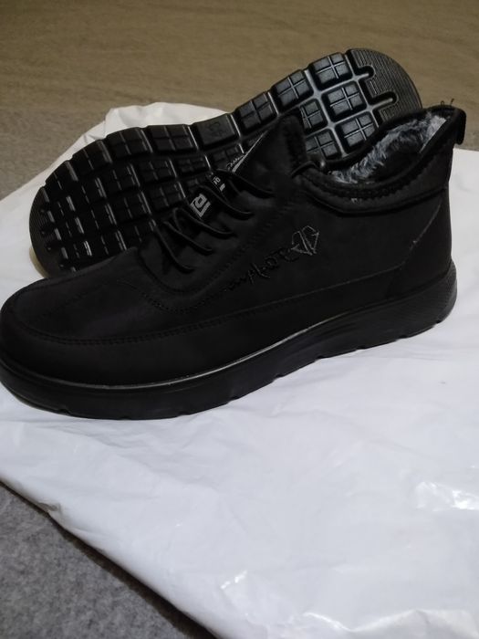 КакПродам зимние мужские кроссовки