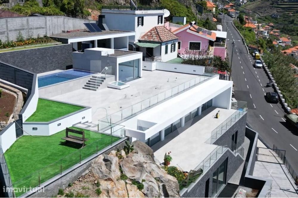 Soberba Moradia de Luxo | Tipologia T3 | Vista Mar| Ribeira Brava | Ma