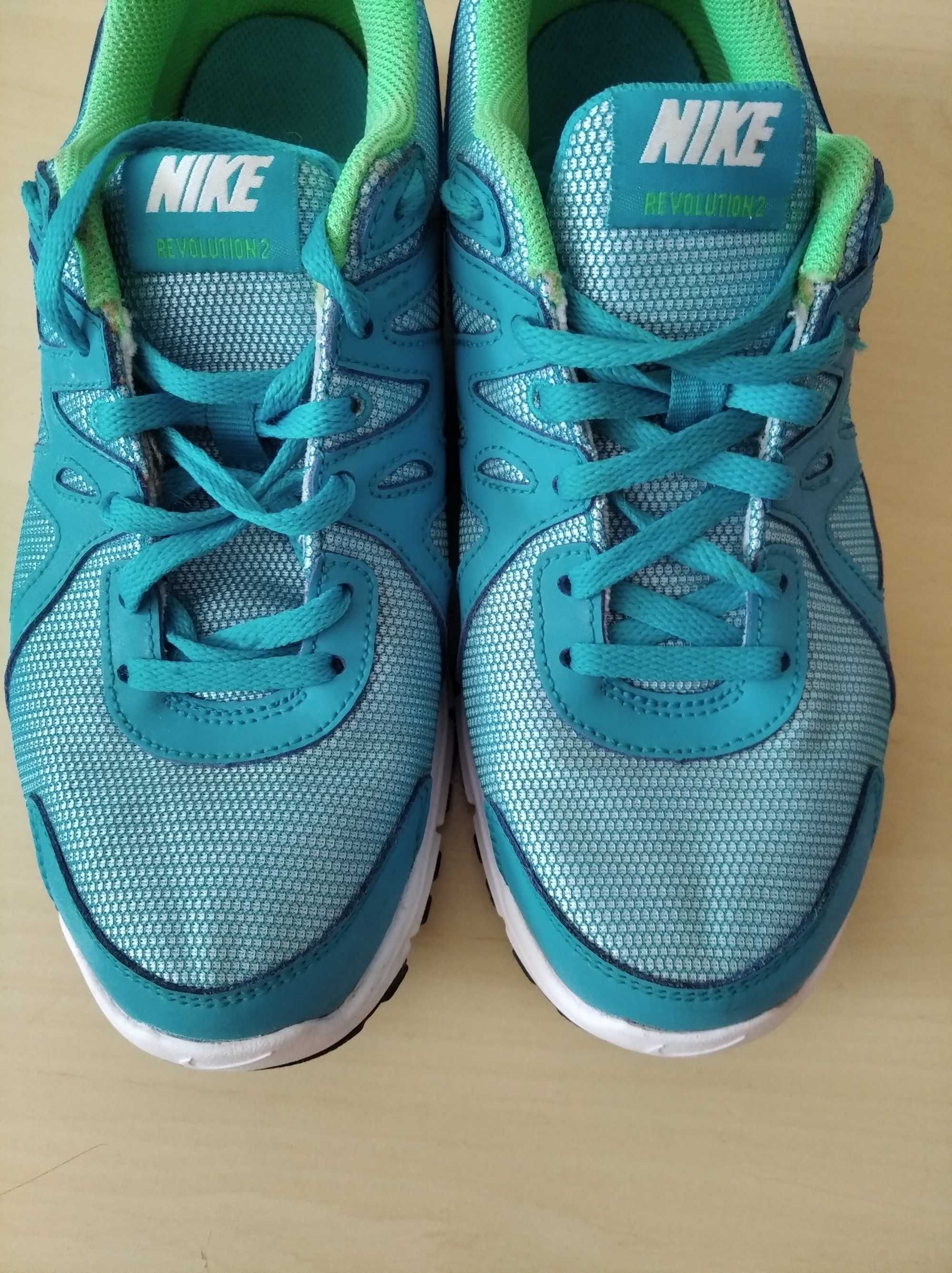 Кроссовки NIKE оригинал р.38