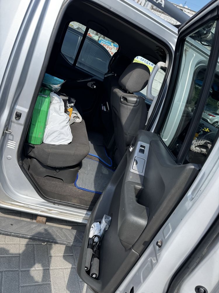 Продам авто, Nisan navara D40 2006 року. З обємом 2,5л.