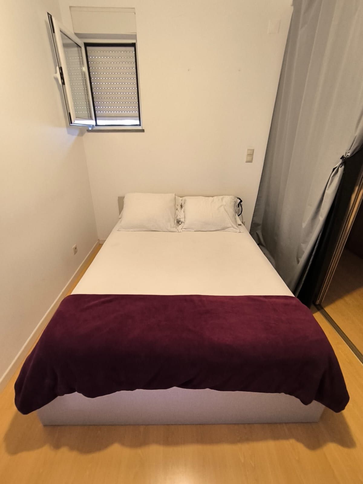 Cama Ikea com colchão