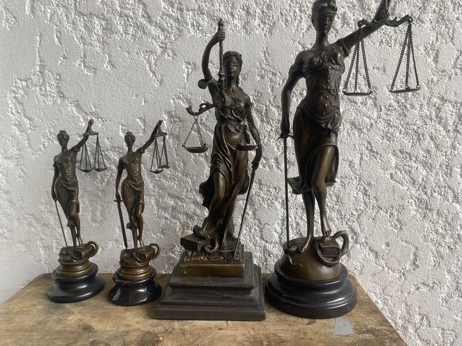 Balanças da Justiça em bronze