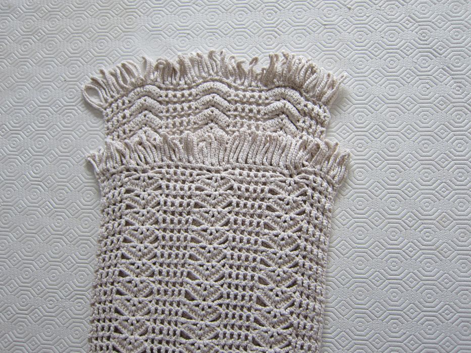 Napron Beje Rectangular em Croché Feito à Mão 108X22cm