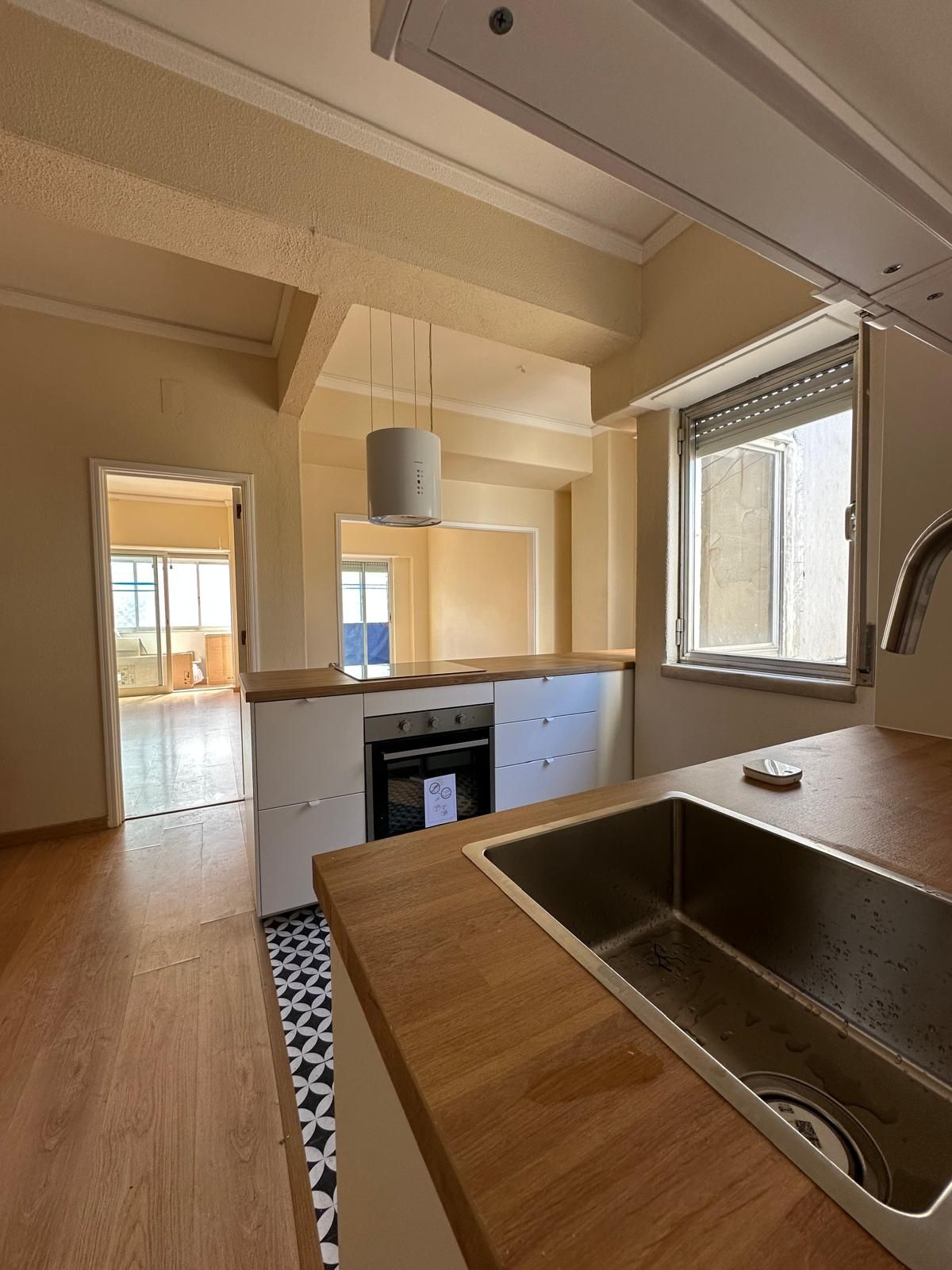 Arrendo apartamento T2 Av Novas Lisboa 80m2