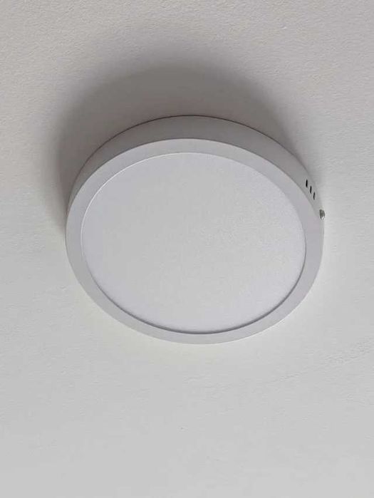 LED de tecto 18W – luz branca fria (6400K)