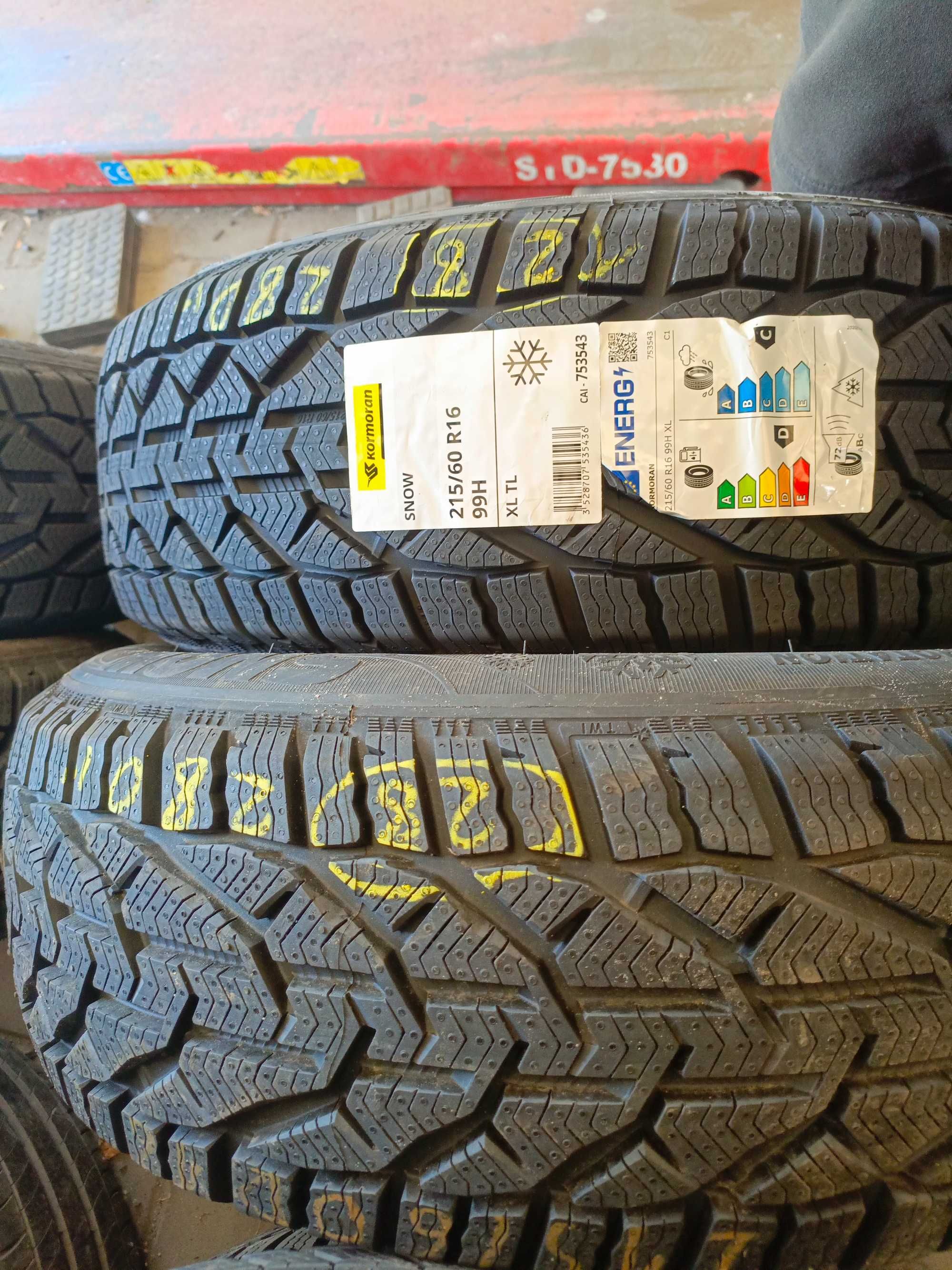 Nowe opony zimowe 215/60/16 Kormoran 2 sztuki 2024/25r