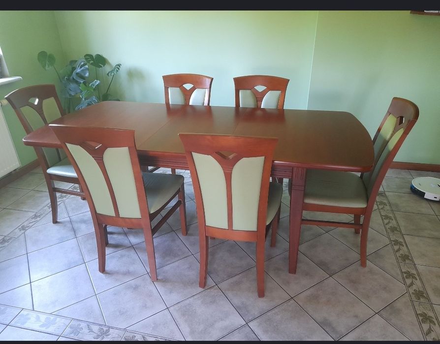 Stół i krzesła do jadalni do salonu