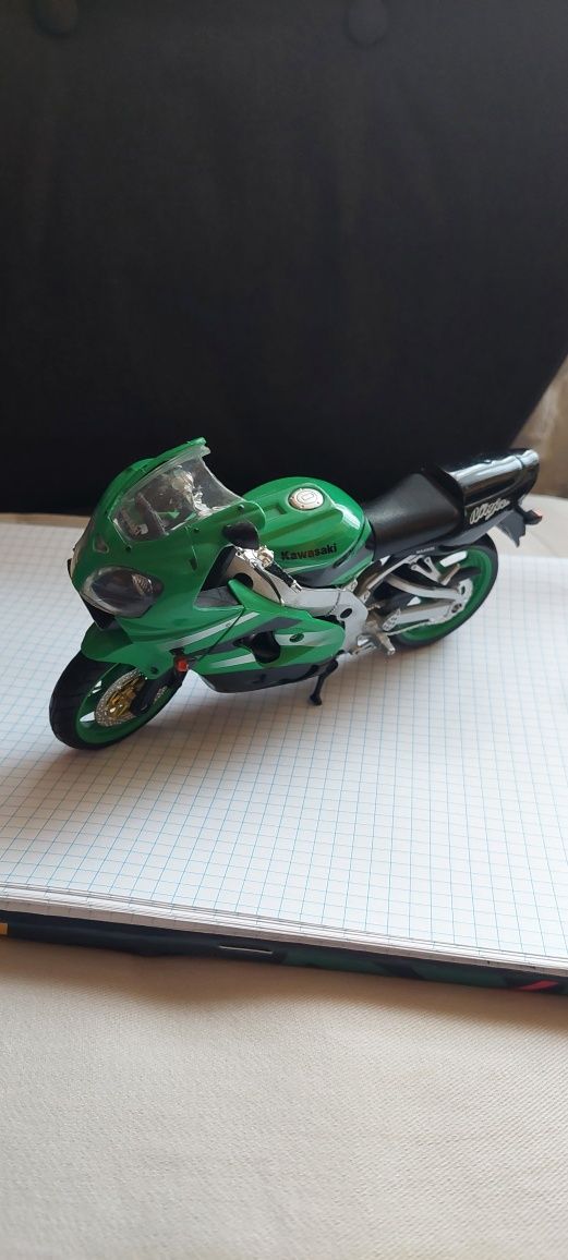 Model kolekcjonerski Kawasaki ZX-9R