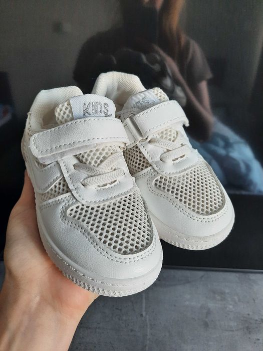 Кросівки білі дитячі