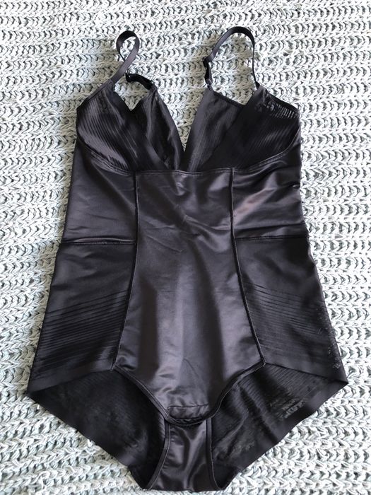 Czarne body modelujace bielizniane uniweesalne w bdb stanie m&s idealn