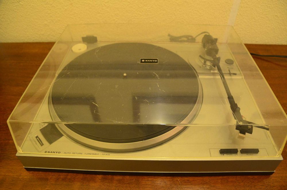 Gira Discos Sanyo TPX 1 S