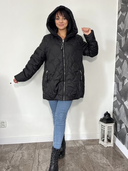 Czarna kurtka jesienna pikowana z kapturem 2XL 44