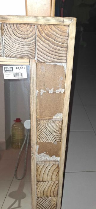 Espelho com moldura em madeira