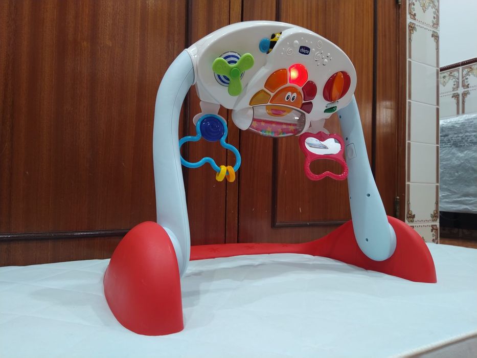 Ginásio de atividades para bebé brinquedo casa quarto apartamento.
