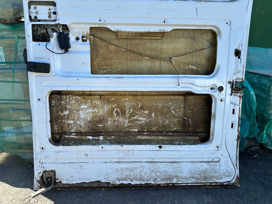 Продаю бічні двері Mercedes Sprinter (W906)