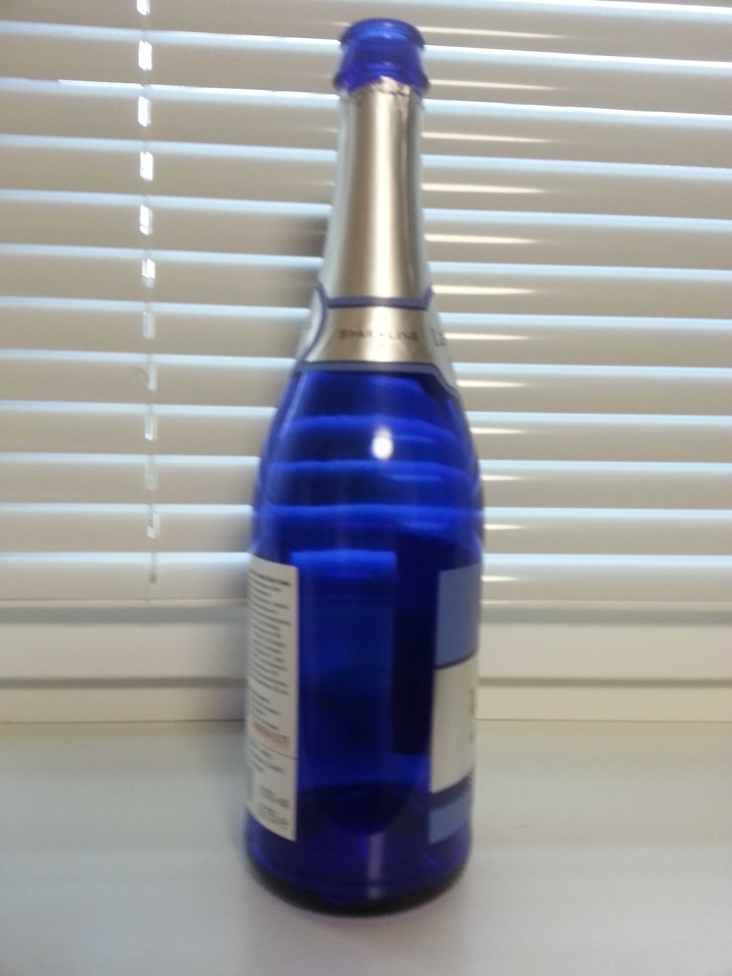 Пустая бутылка синее стекло синего цвета синяя бутылка